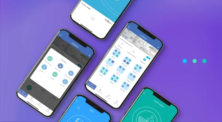 W dłoniach telefon, na ekranie widoczne ikony urządzeń Smart Home Keemple, dom wyposażony w technologie smart home. Aplikacja Keemple 2.0