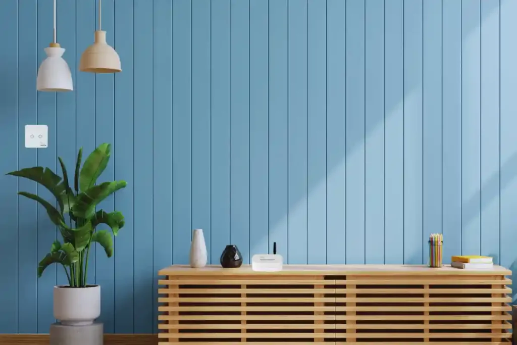 Nowoczesne wnętrze z komodą sosnową. W salonie zainstalowany jest system Smart Home Keemple, który pozwala na sterowanie oświetleniem.