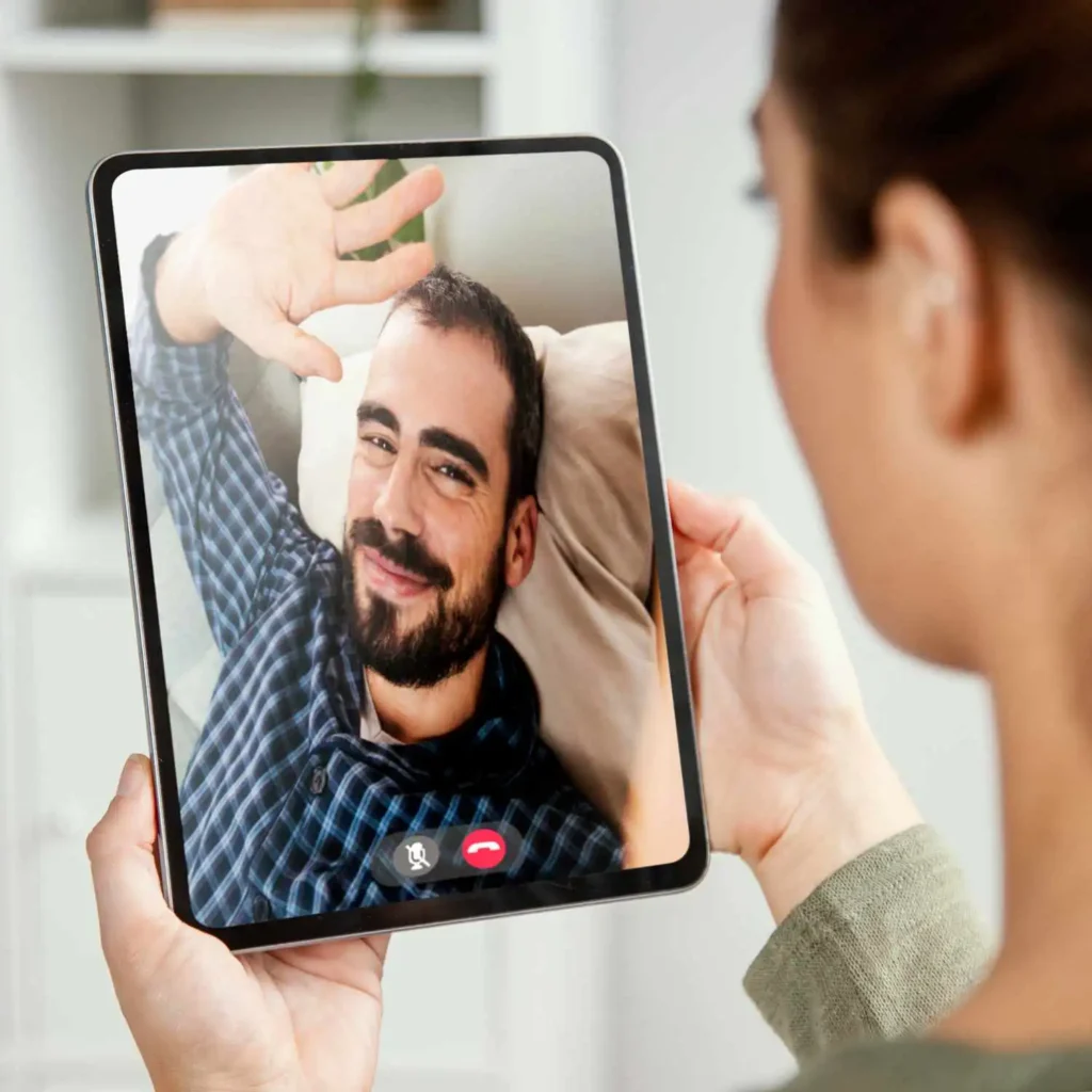 Komunikowanie się przez kamerę, dwustronna komunikacja głosowa, podgląd na kamerze na żywo, jak korzystać z kamer smart?